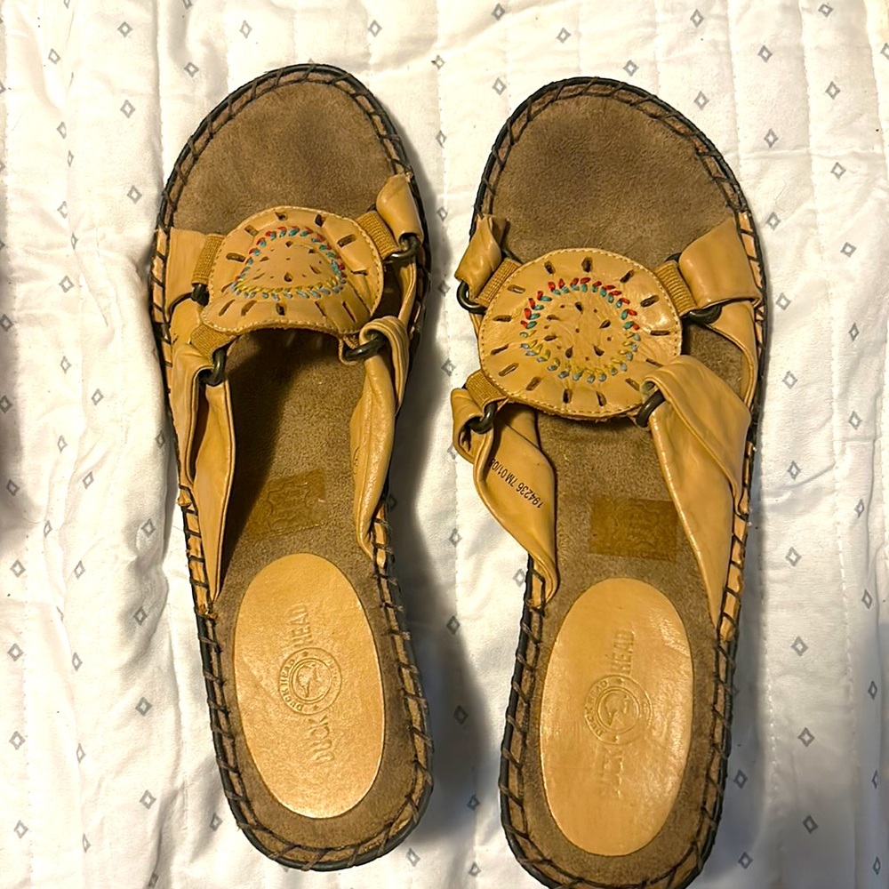 Duck head leather sandals. Size 7